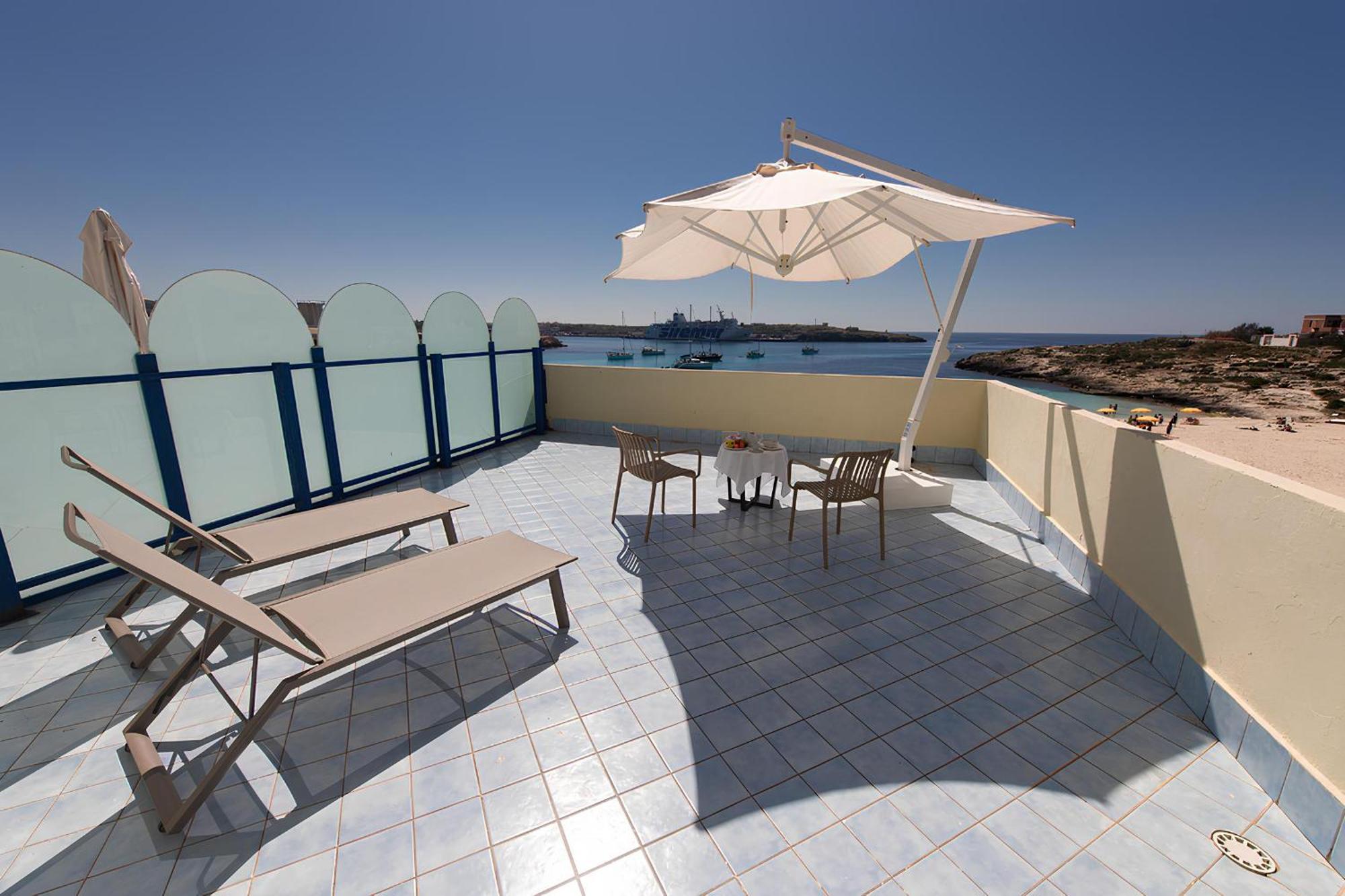 Hotel Baia Turchese 兰佩杜萨 外观 照片