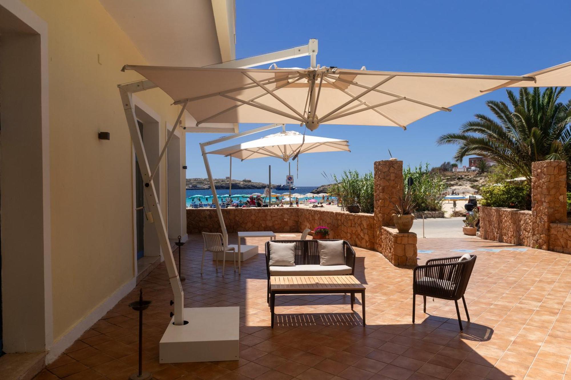 Hotel Baia Turchese 兰佩杜萨 外观 照片
