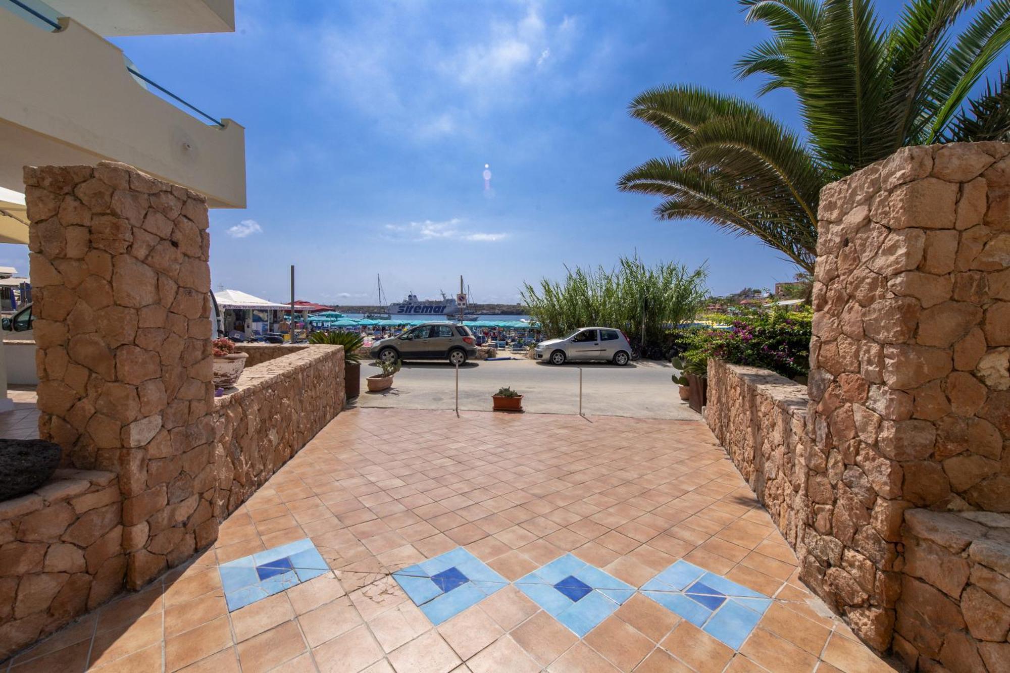 Hotel Baia Turchese 兰佩杜萨 外观 照片